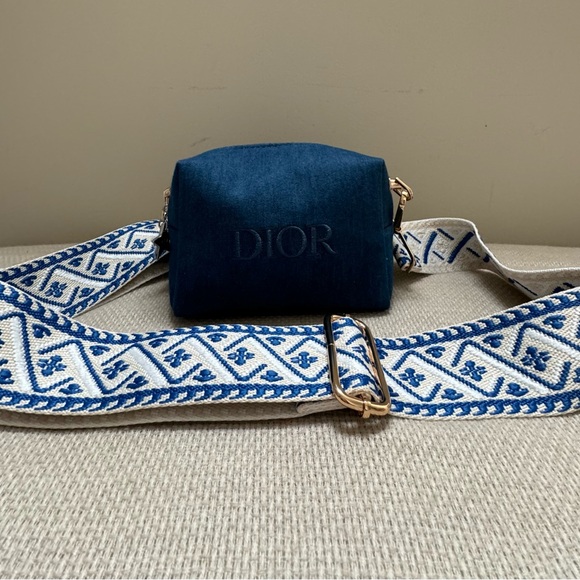 Dior denim beauty pouch with  added denim adjustable guitar strap &  1 keychain - Picture 10 of 10